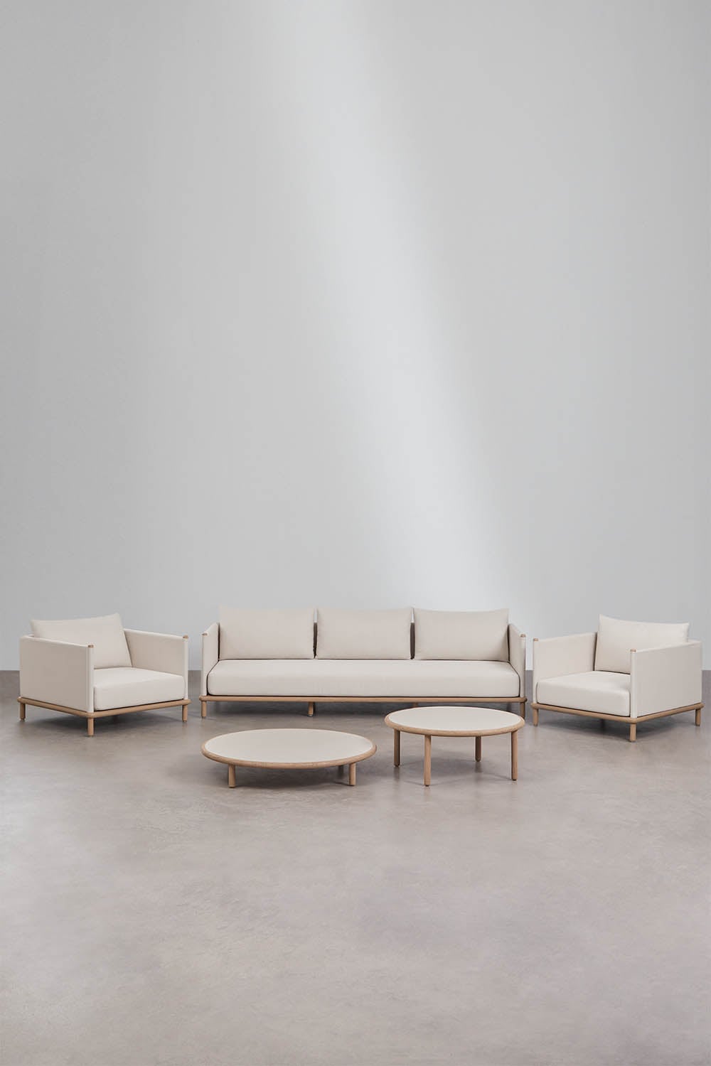 Set da giardino con divano 3 posti, 2 poltrone e 2 tavolini rotondi in legno di acacia Olivia, immagine della galleria 3