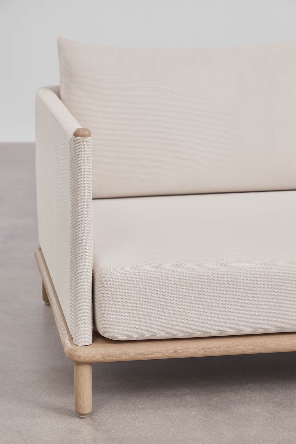 Set da giardino con divano 3 posti e 2 tavolini rotondi in legno di acacia Olivia, immagine della galleria 6