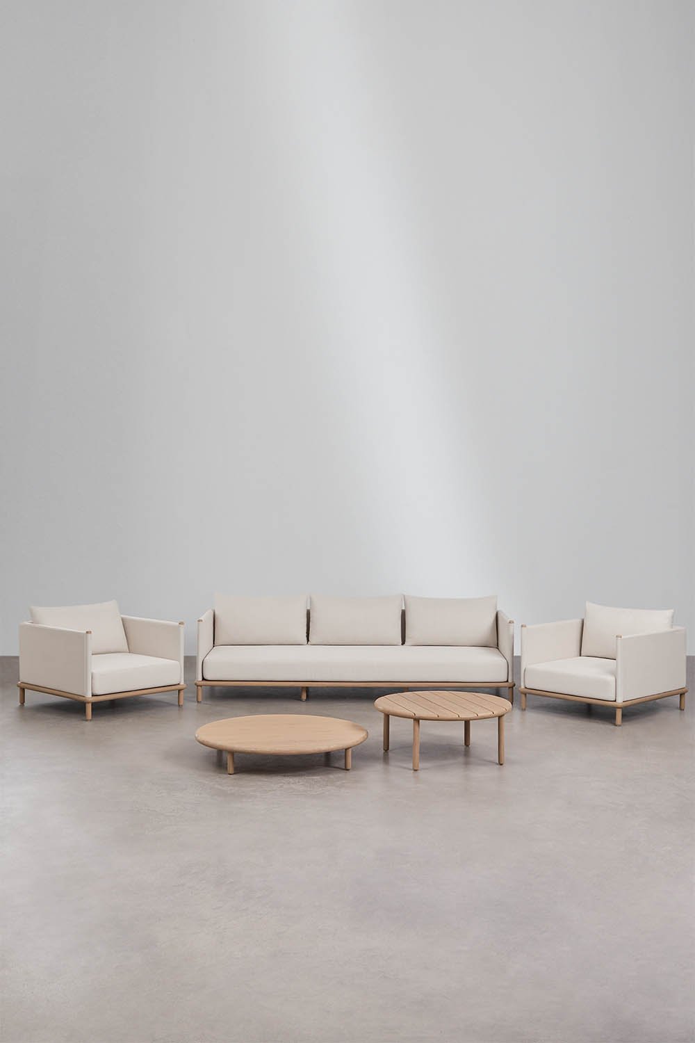 Set da soggiorno con divano a 3 posti, 2 poltrone e 2 tavolini rotondi in legno di acacia Olivia, immagine della galleria 1