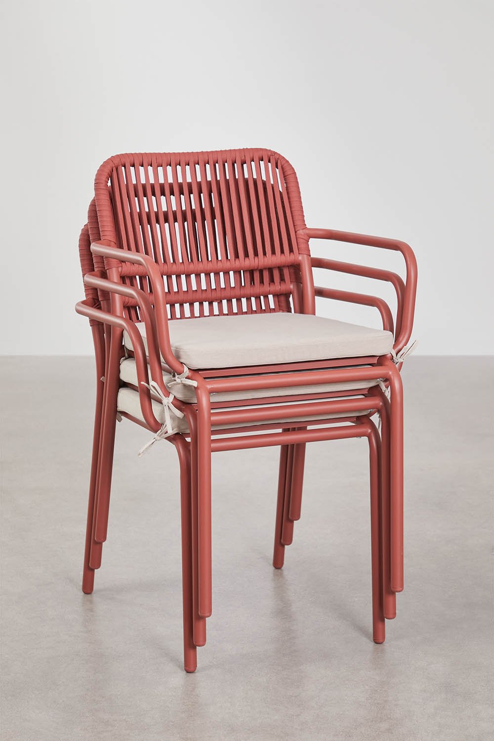 Set di 4 sedie da pranzo impilabili con braccioli in corda intrecciata Arhiza, immagine della galleria 8