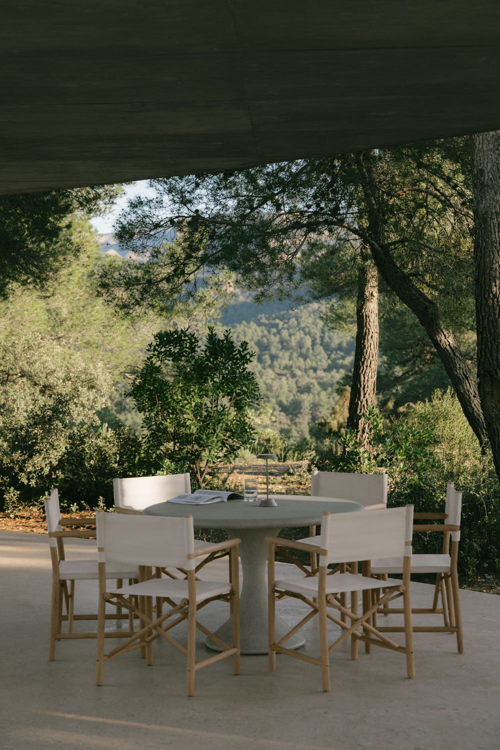 Tavolo da giardino rotondo Ø120 cm in cemento Eloria, immagine della galleria 1