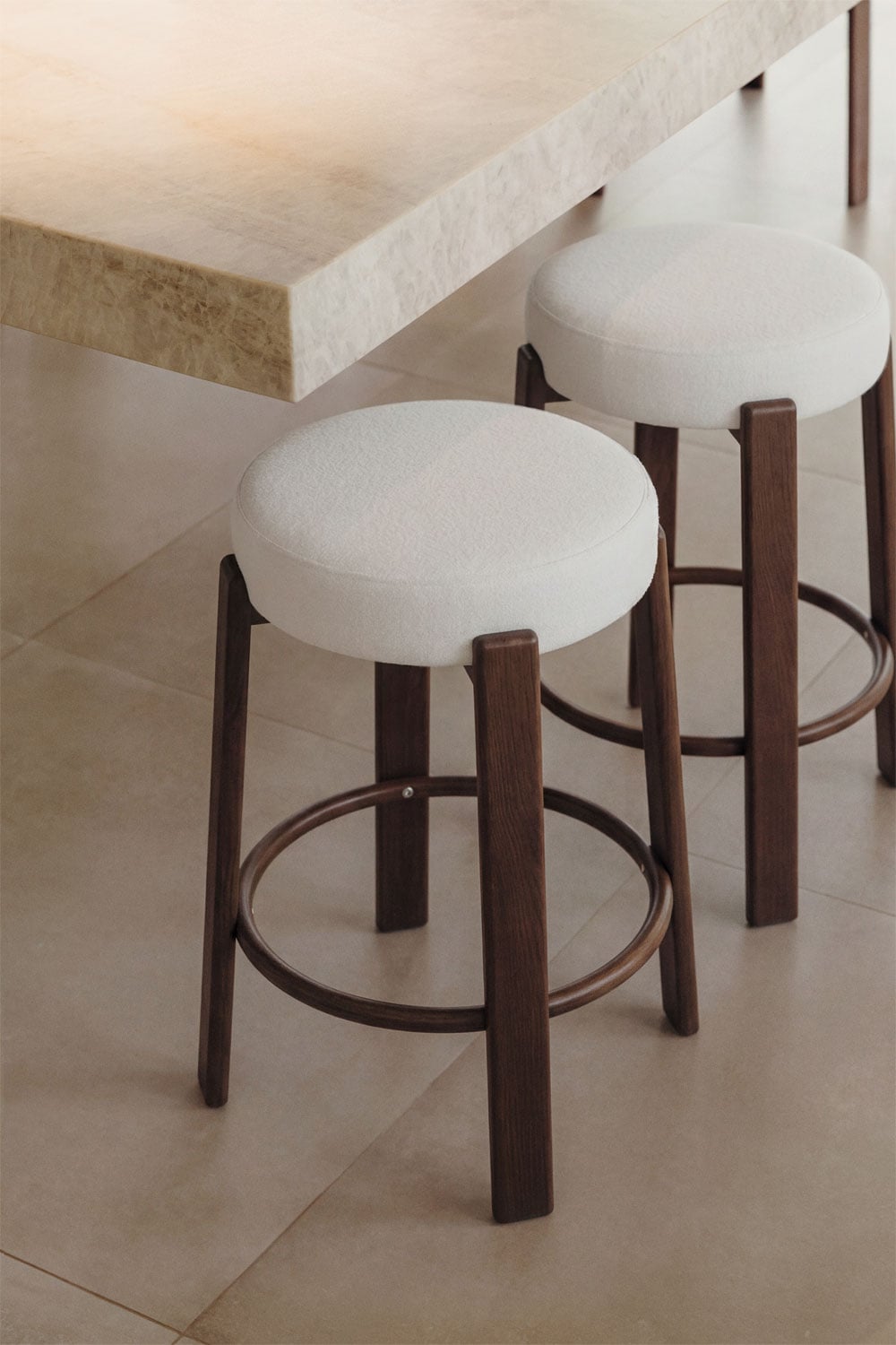 Sgabello alto in tessuto chenille e ferro Jolie, immagine della galleria 1