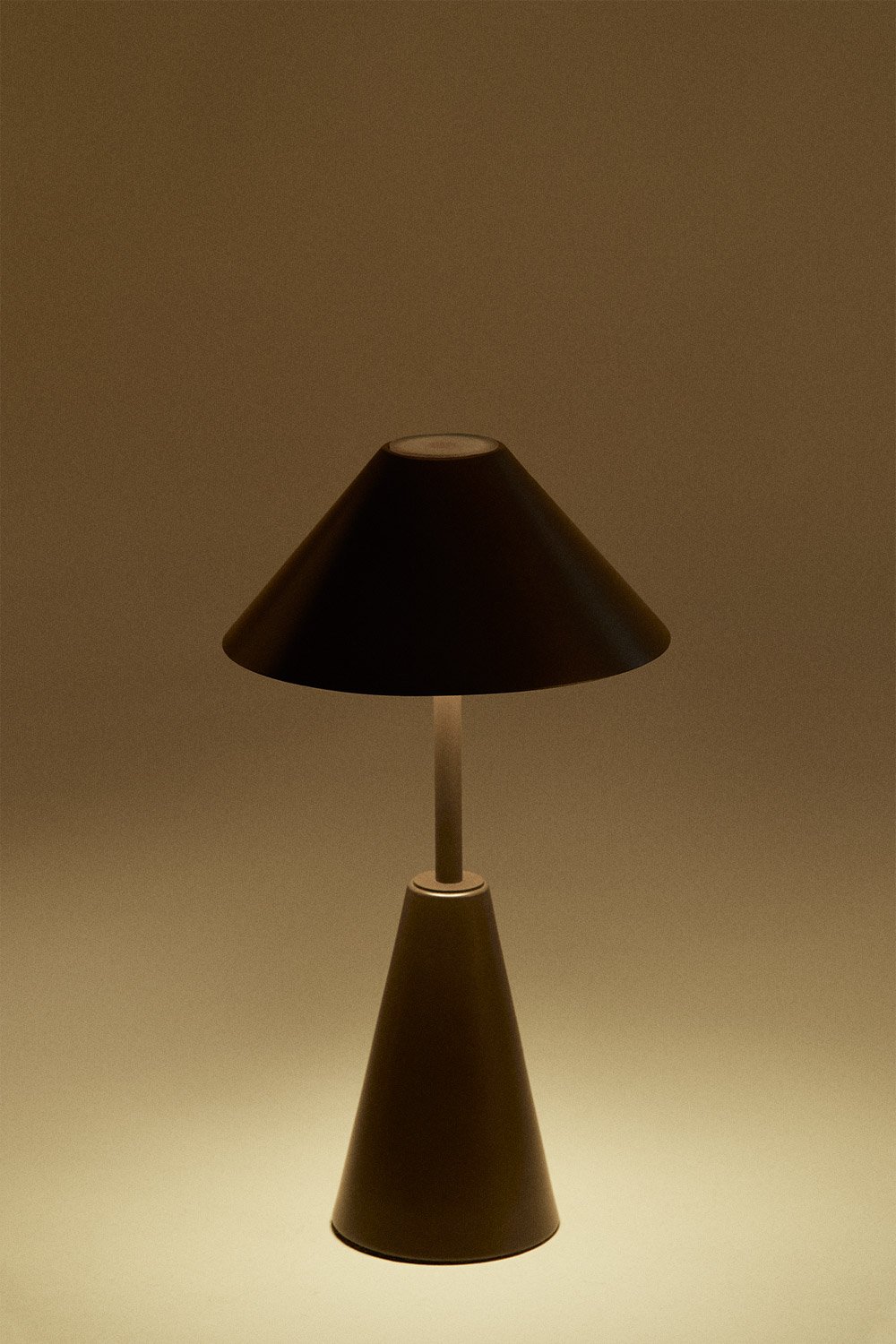 Lampada da tavolo LED wireless per esterni in ferro Alexis, immagine della galleria 4