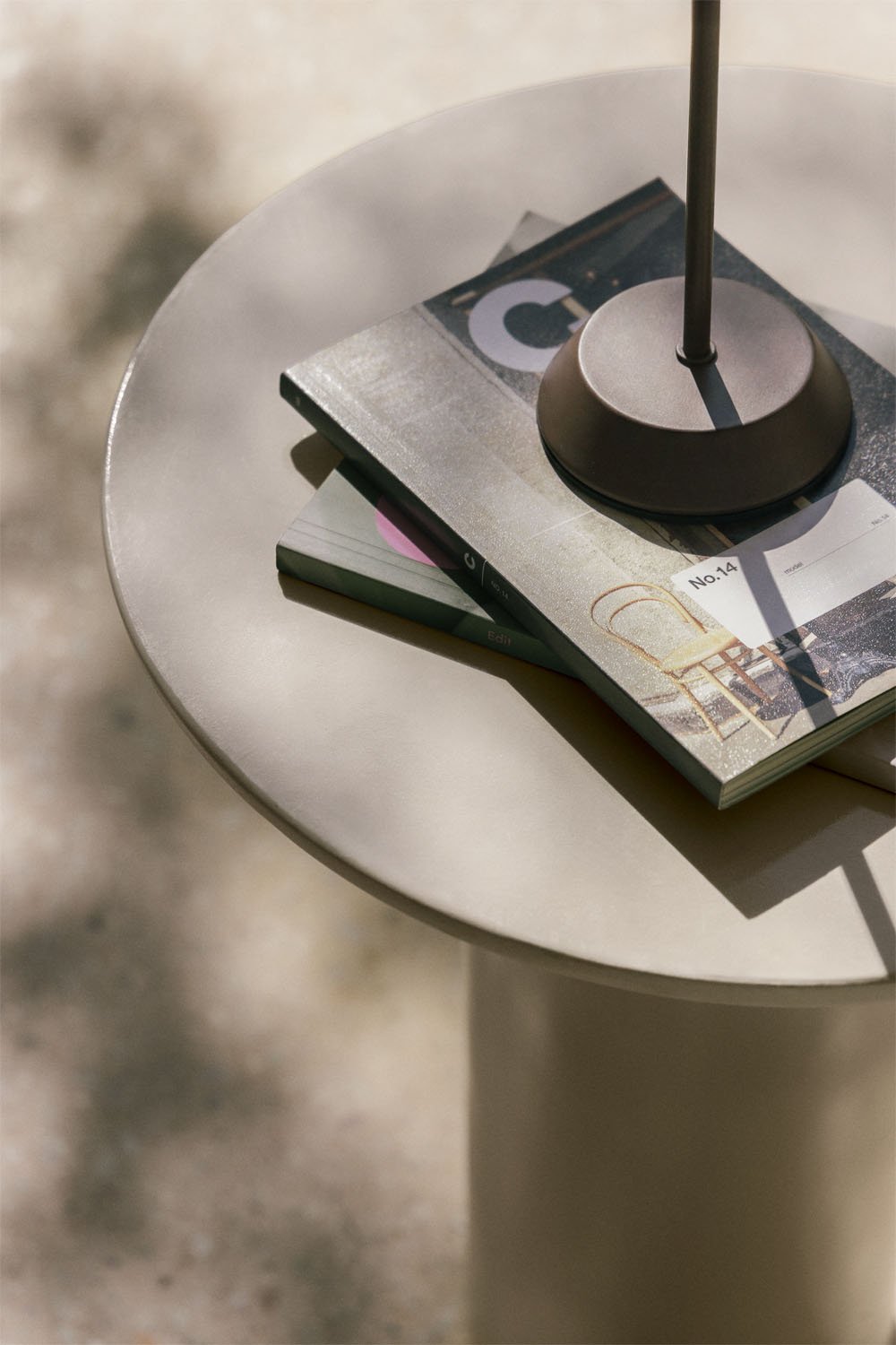 Tavolino da giardino rotondo Ø45 cm in cemento Layana, immagine della galleria 2