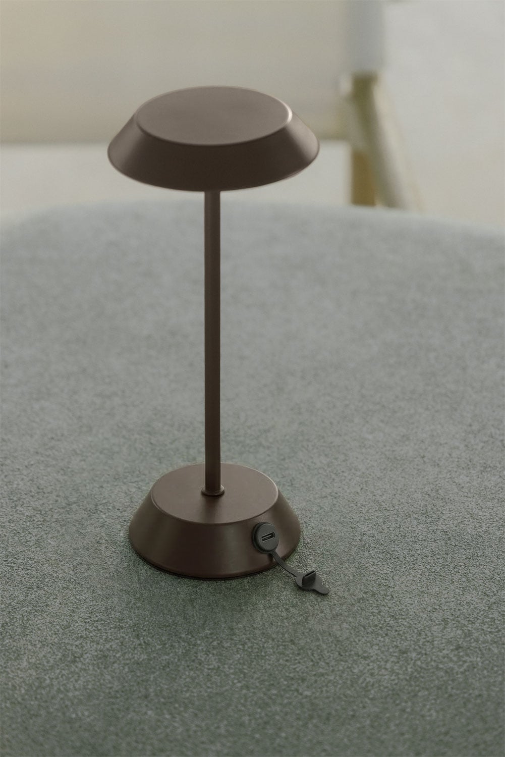 Lampada da tavolo LED wireless per esterni in ferro Oravella, immagine della galleria 2