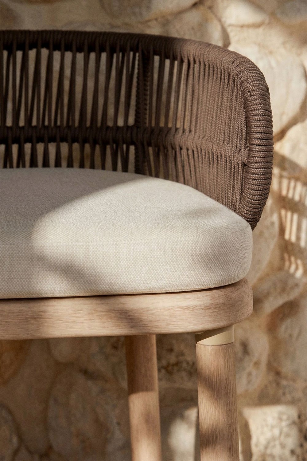 Sgabello alto da giardino in legno di acacia e corda intrecciata Capri, immagine della galleria 2