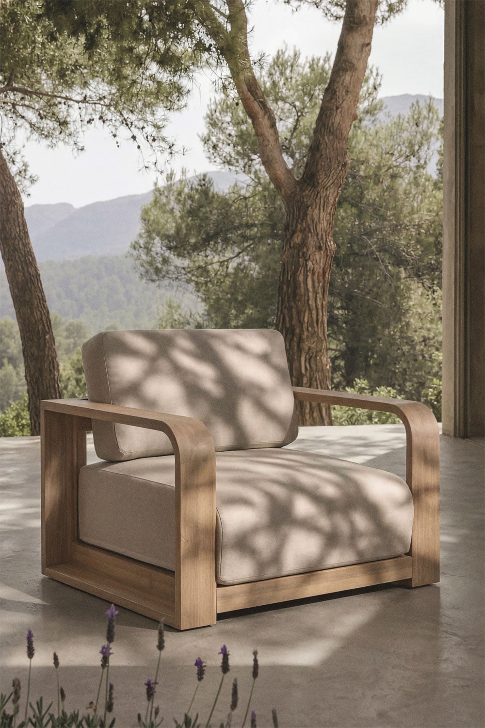 Poltrona da giardino con braccioli in legno di acacia Brivori, immagine della galleria 1