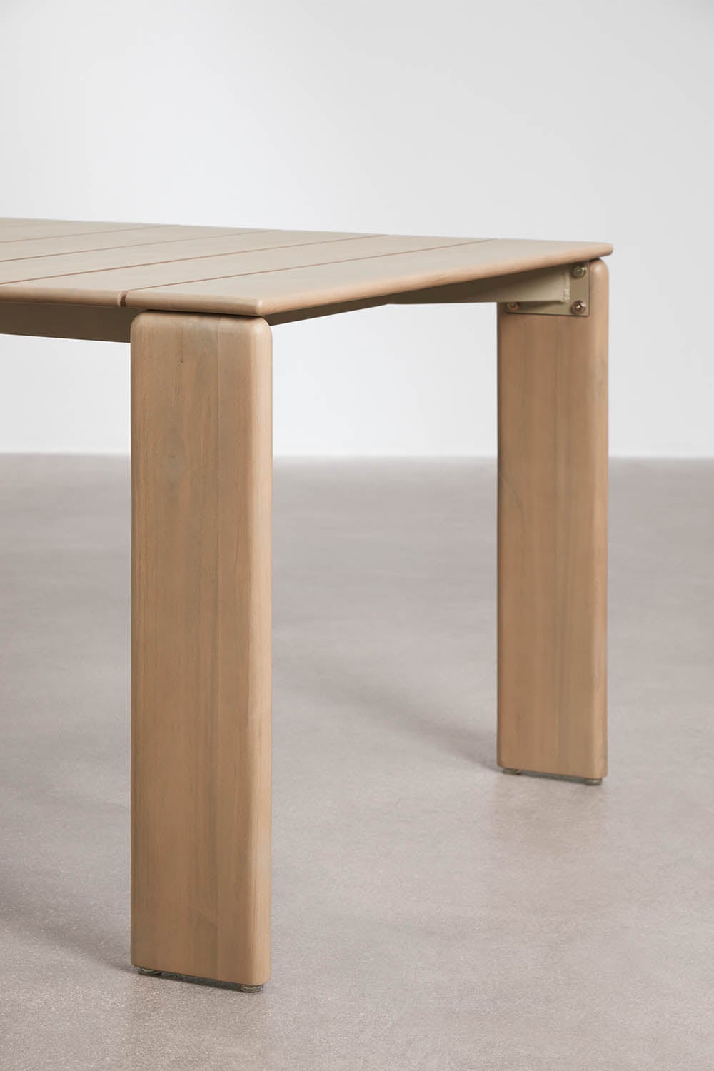 Set da tavolo rettangolare 220 x 100 cm Kandroa e 8 sedie da giardino in legno di eucalipto Selira, immagine della galleria 5