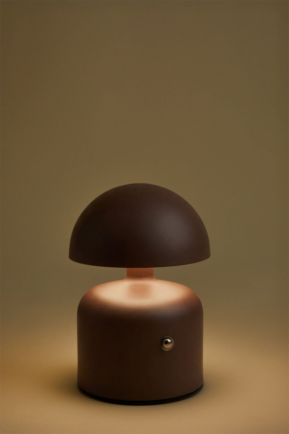 Lampada da tavolo LED wireless per esterni in ferro Nantali, immagine della galleria 2