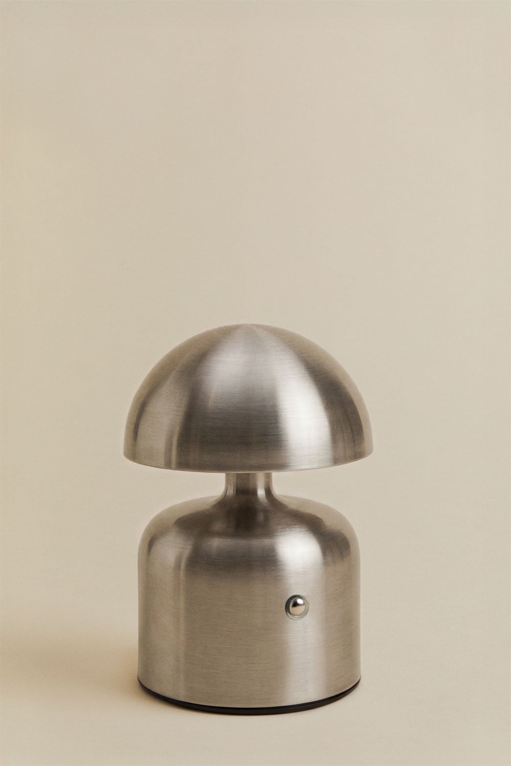 Lampada da tavolo LED wireless in ferro Nantali, immagine della galleria 3