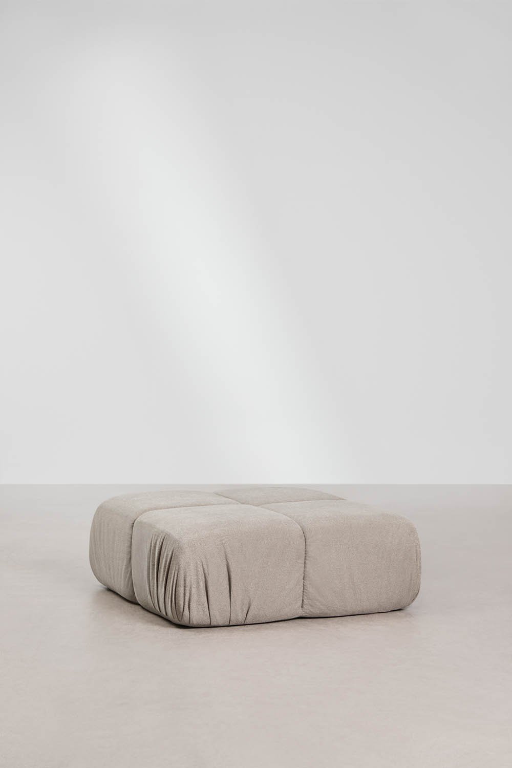 Divano modulare a 3 pezzi e pouf in bouclé confezionato sottovuoto Kendall, immagine della galleria 10