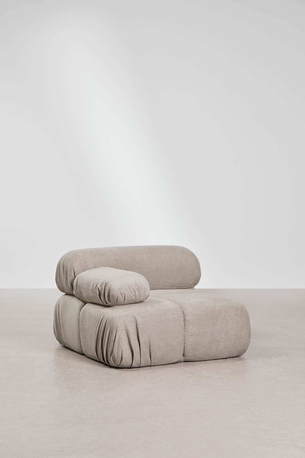 Sofà modulare a 4 pezzi in bouclé confezionato sottovuoto Kendall, immagine della galleria 4