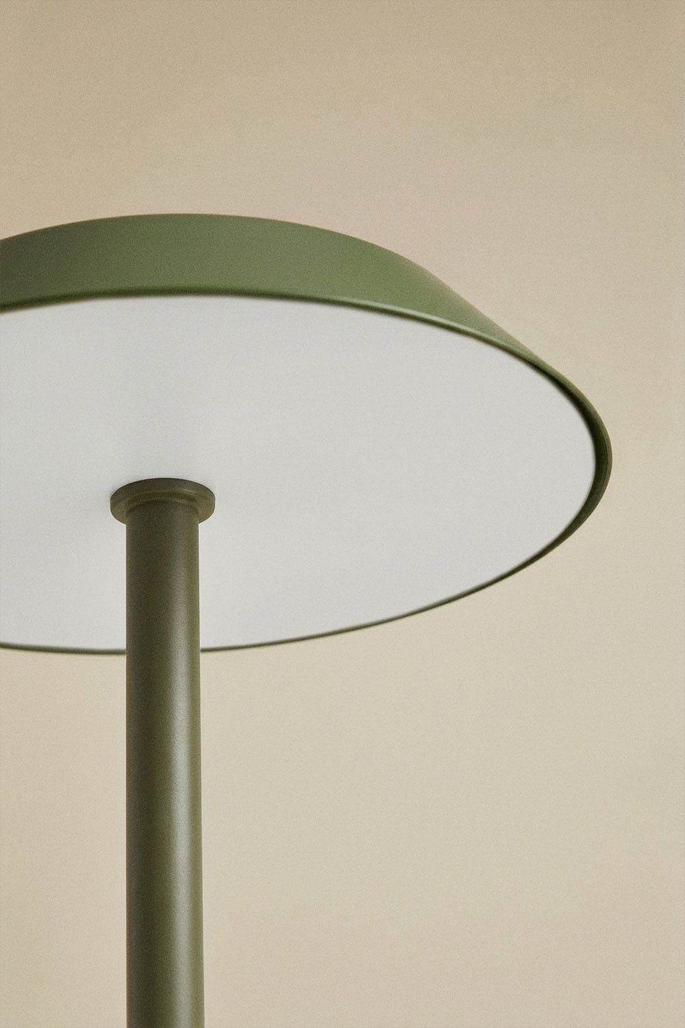 Lampada da tavolo LED wireless per esterni in ferro Oravella, immagine della galleria 4