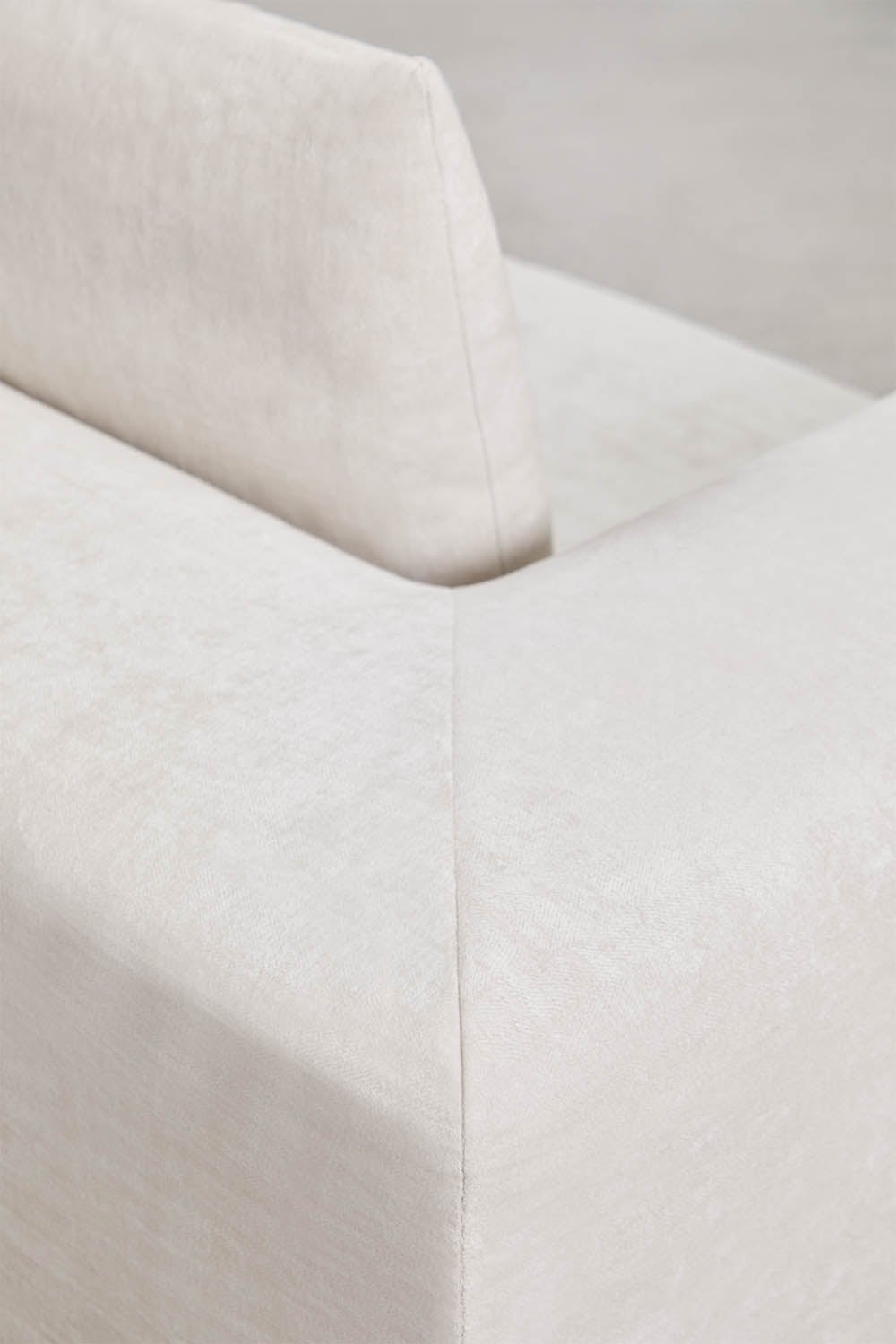 Divano modulare a 3 pezzi e pouf in ciniglia confezionato sottovuoto Norridge, immagine della galleria 5