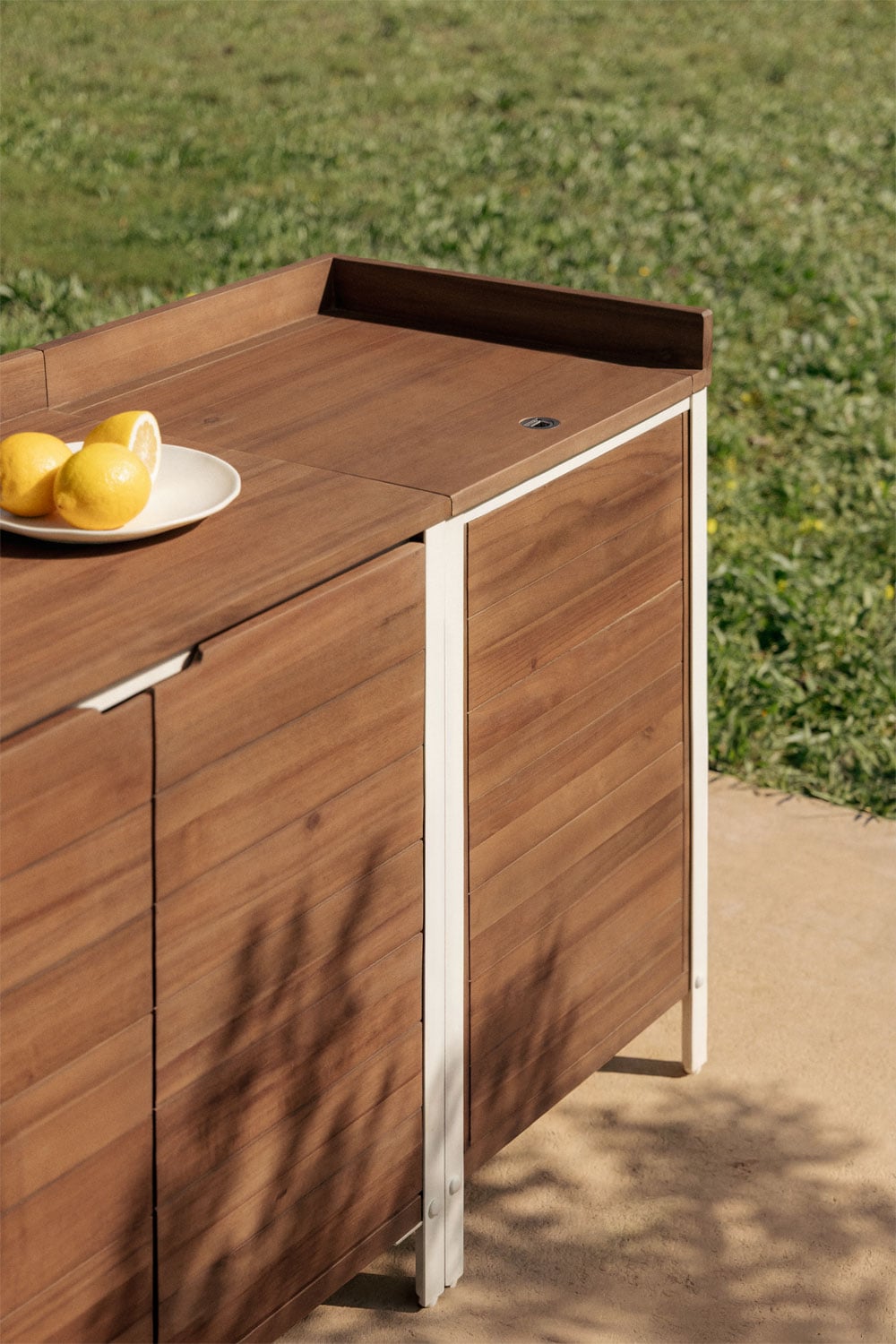 Modulo di stoccaggio angolare per cucina modulare da esterno in legno di acacia e alluminio Reggie, immagine della galleria 1