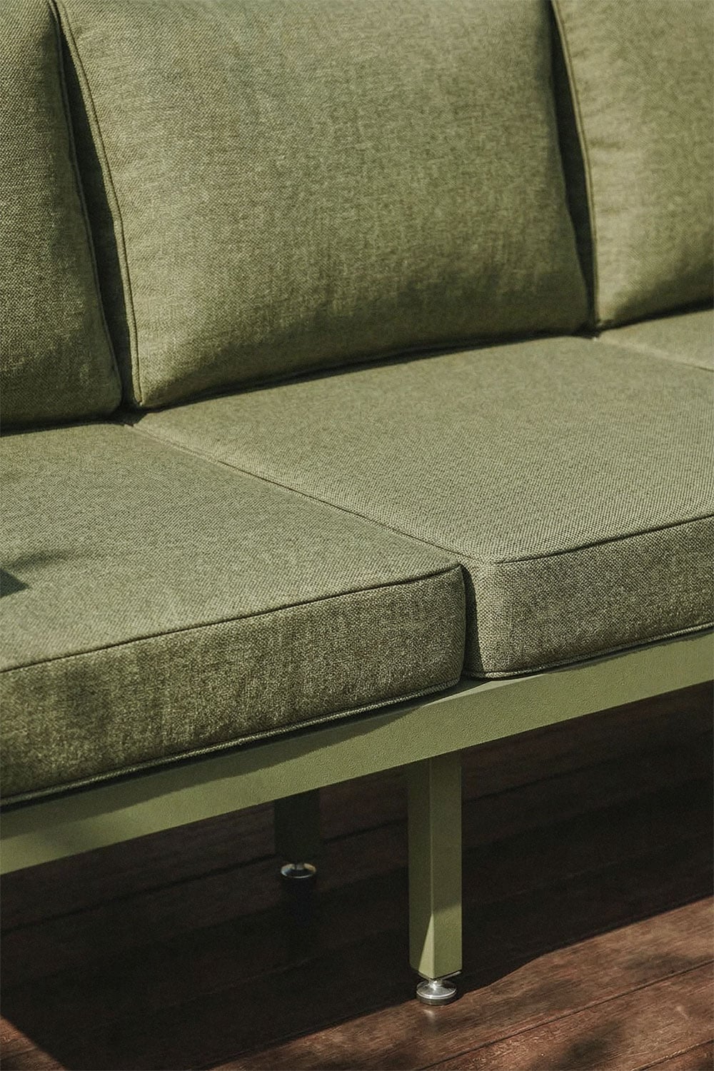 Set da giardino con divano 3 posti e tavolino in alluminio 110x55cm Lipov, immagine della galleria 2