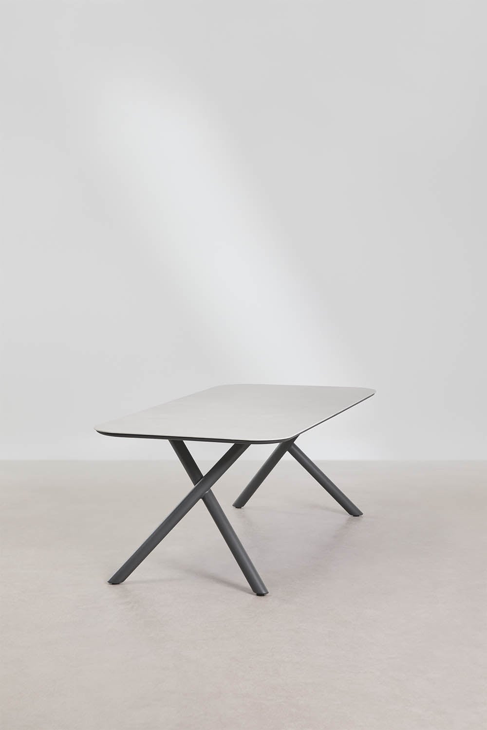 Set da tavolo rettangolare 200x95 cm in alluminio Brinela e 8 sedie da giardino impilabili con braccioli in alluminio Olenia, immagine della galleria 4