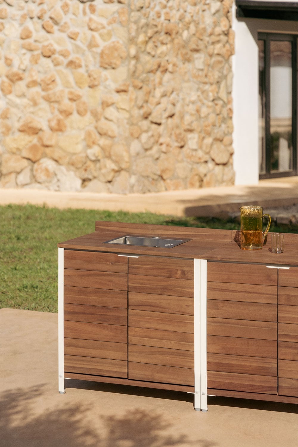 Modulo di stoccaggio con lavello per cucina da esterno in legno di acacia e alluminio Reggie, immagine della galleria 1