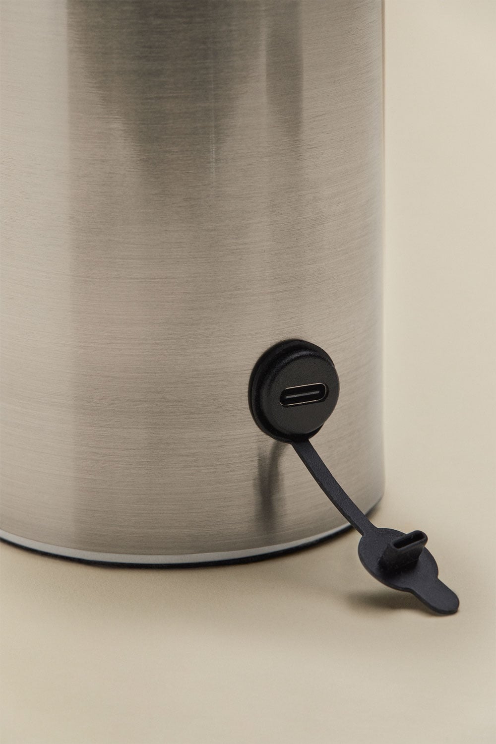 Lampada da tavolo LED wireless in ferro Akita, immagine della galleria 6