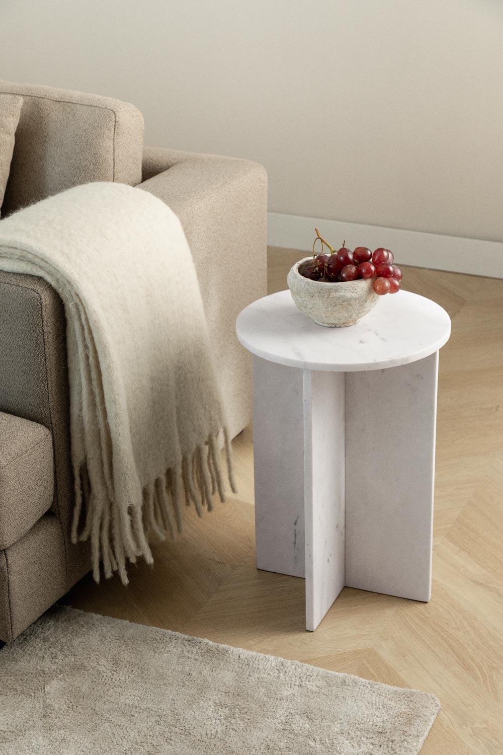 Tavolino laterale rotondo Ø35 cm in marmo Mencia, immagine della galleria 1