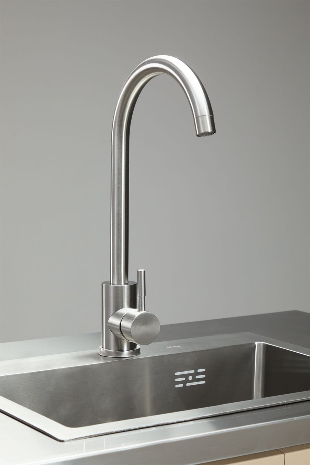 Cucina modulare da esterno a 3 pezzi con lavello, pannello organizzatore e contenitore in acciaio Rivana, immagine della galleria 4