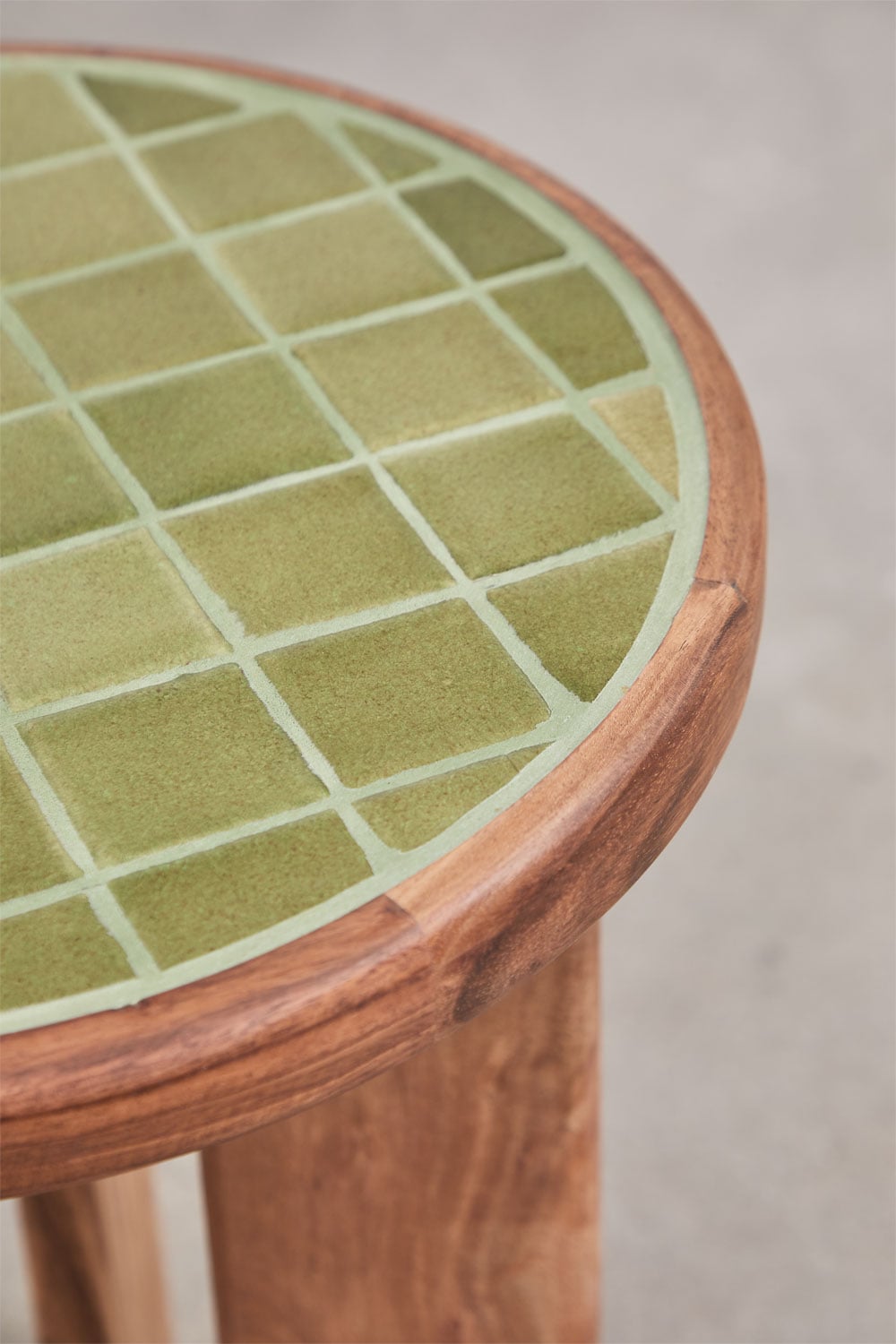 Tavolino rotondo Ø40 cm in legno di acacia e piastrelle Aitana, immagine della galleria 4