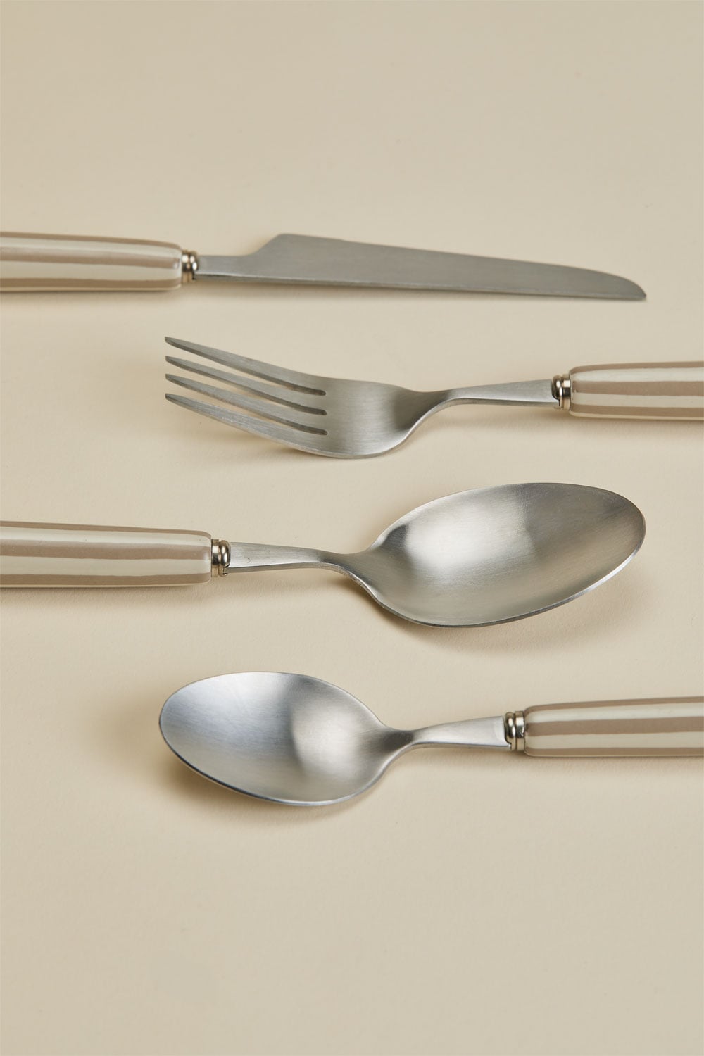 Set di posate da 16 pezzi in acciaio inossidabile e ceramica Ireli, immagine della galleria 3