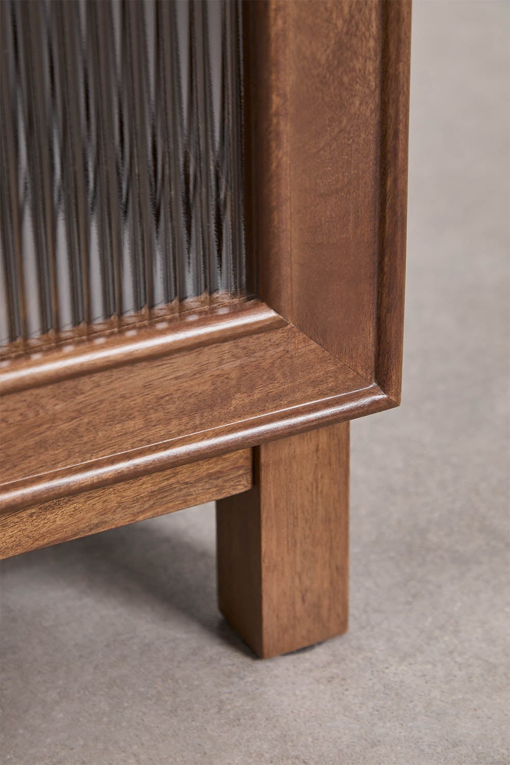 Pack di 2 comodini quadrati 45x45 cm in legno di mango e vetro Ildara, immagine della galleria 6