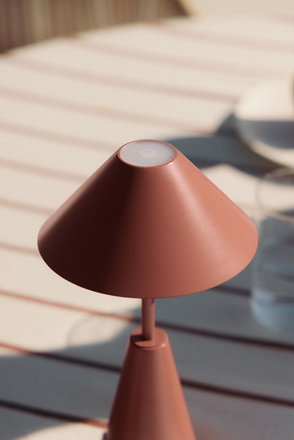 Lampada da tavolo LED wireless per esterni in ferro Alexis, immagine della galleria 2