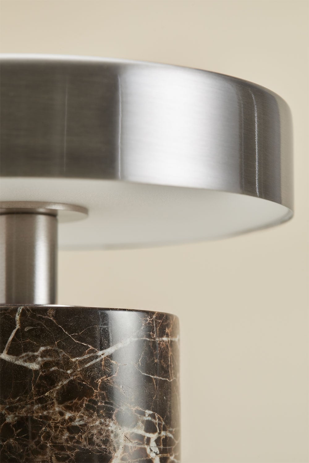 Lampada da tavolo LED wireless in ferro e pietra naturale Isasia, immagine della galleria 4