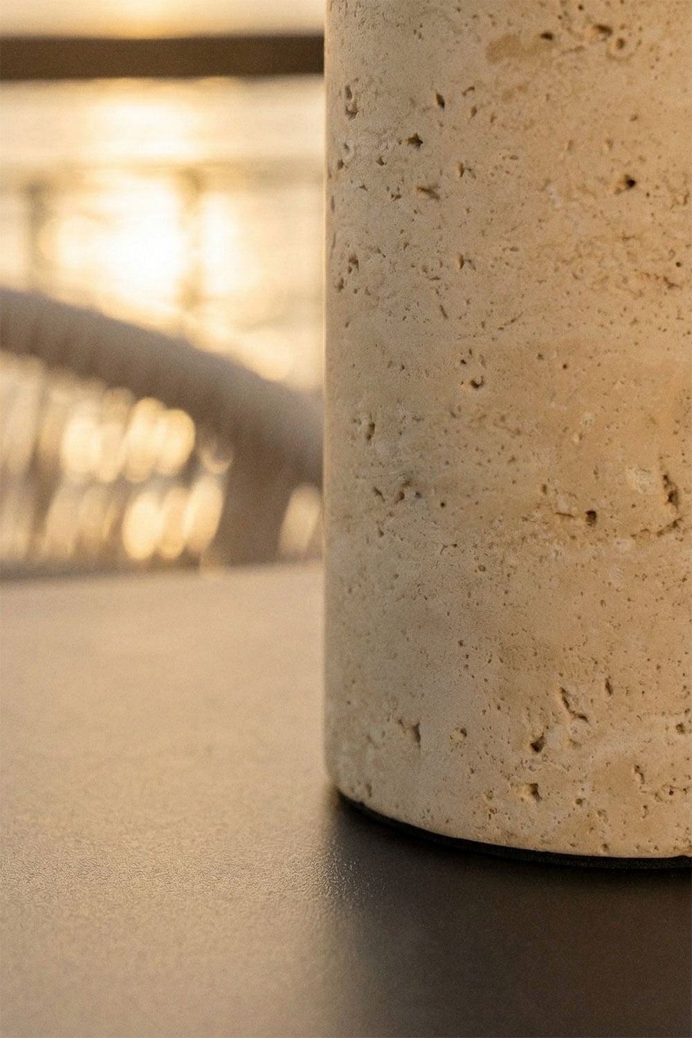 Lampada da tavolo LED wireless per esterni in ferro e pietra naturale Arianny, immagine della galleria 2