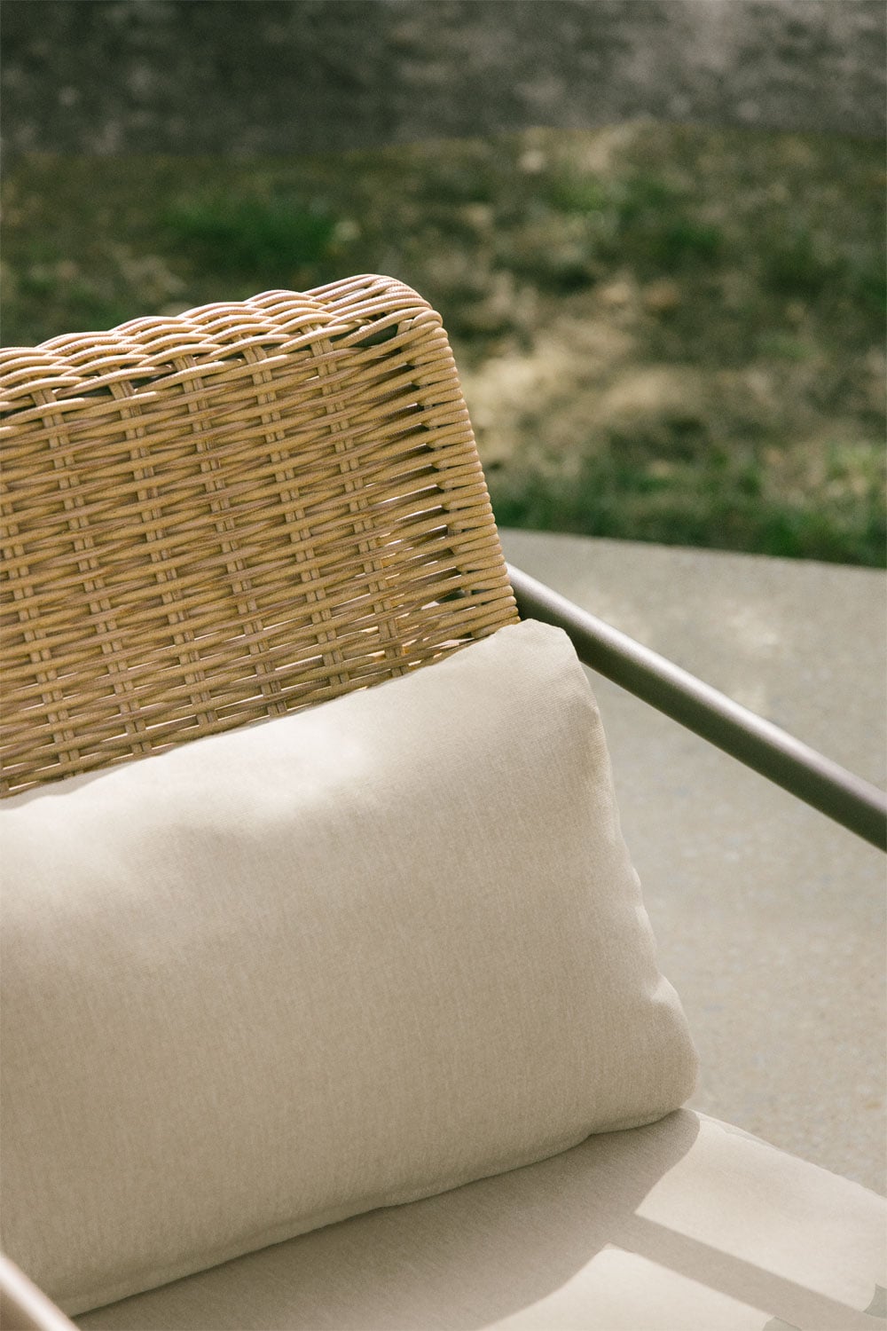 Poltrona da giardino con braccioli in alluminio e rattan sintetico Duroli, immagine della galleria 2