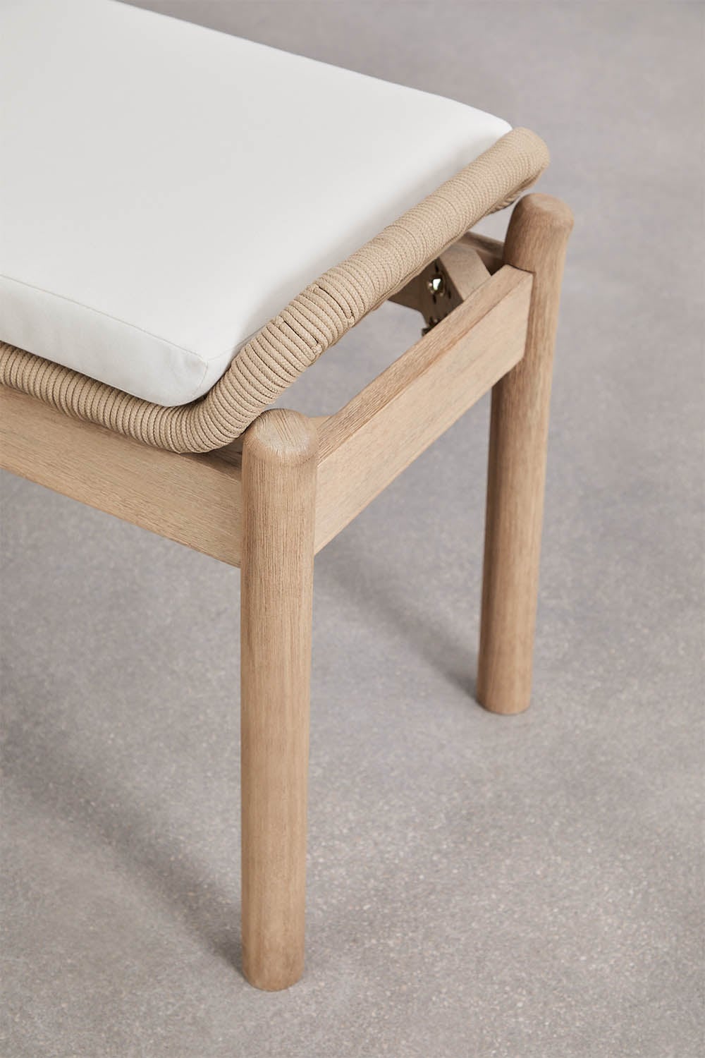 Set da tavolo rettangolare 180x90 cm e 2 panche da giardino in legno di acacia e corda intrecciata Karvia, immagine della galleria 9