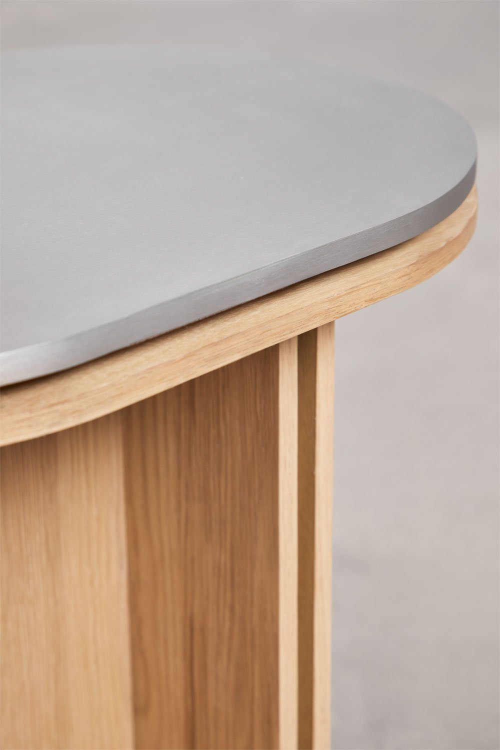 Pack di 2 comodini ovali 50x35 cm in impiallacciatura di rovere e acciaio inossidabile Lindina, immagine della galleria 4