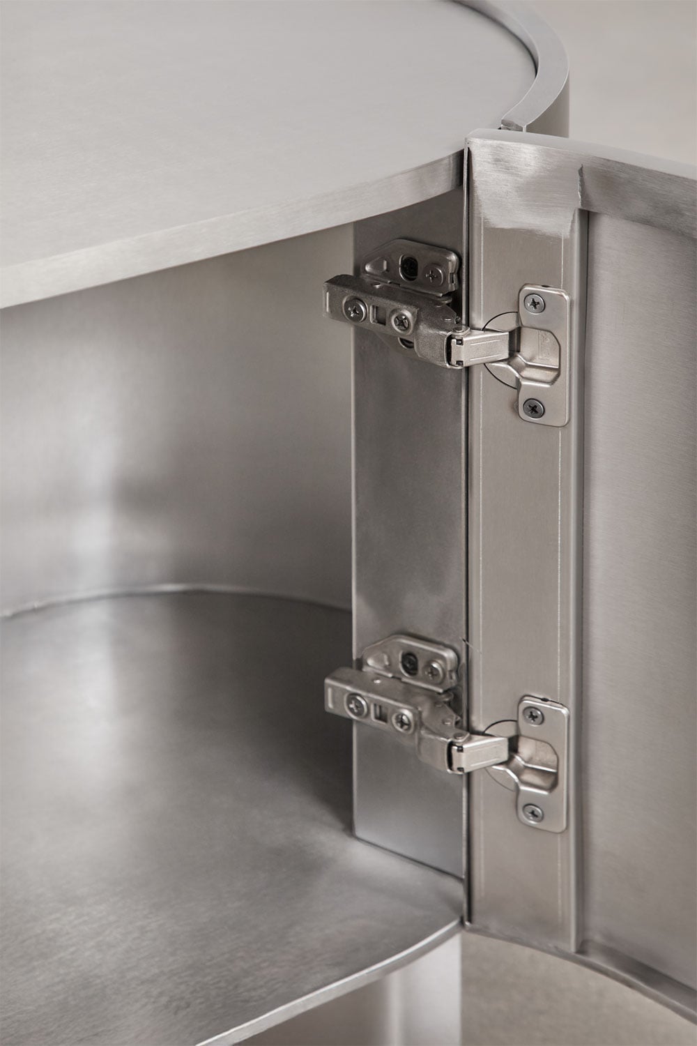 Comodino ovale 50x35 cm in acciaio inox Luena, immagine della galleria 5