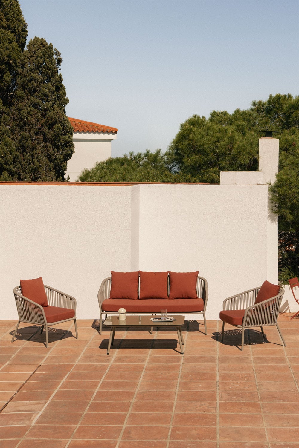 Set da giardino con divano 2 posti, 2 poltrone in corda intrecciata e tavolino Arhiza, immagine della galleria 1