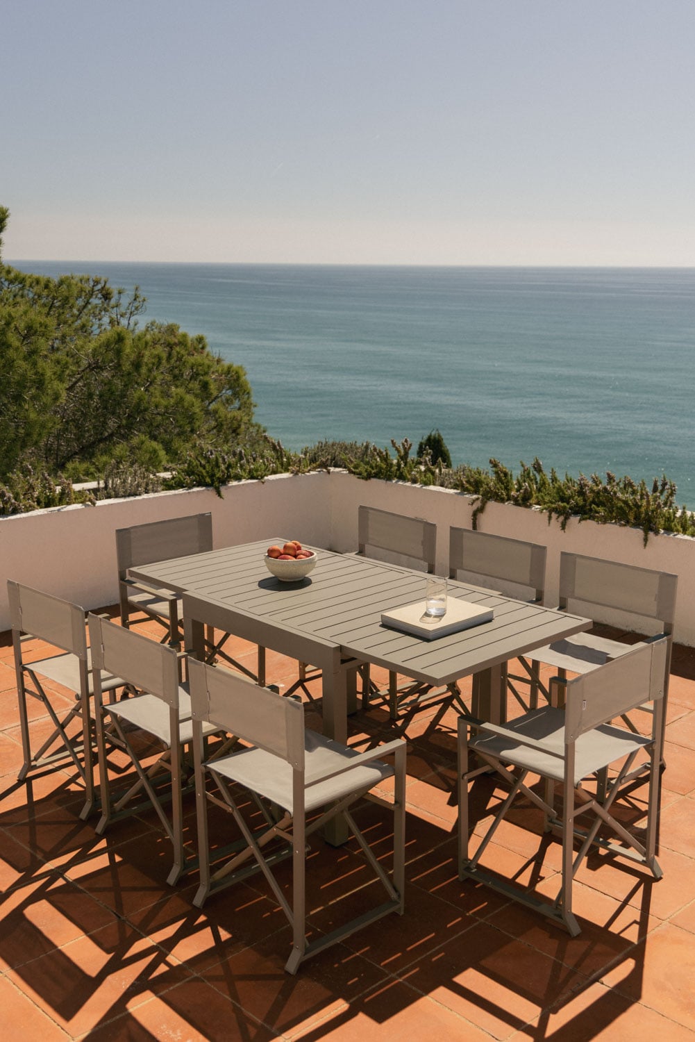 Set da tavolo 90-180x90 cm allungabile in alluminio Starmi e 8 sedie da regista pieghevoli da giardino in acciaio Zurena, immagine della galleria 1