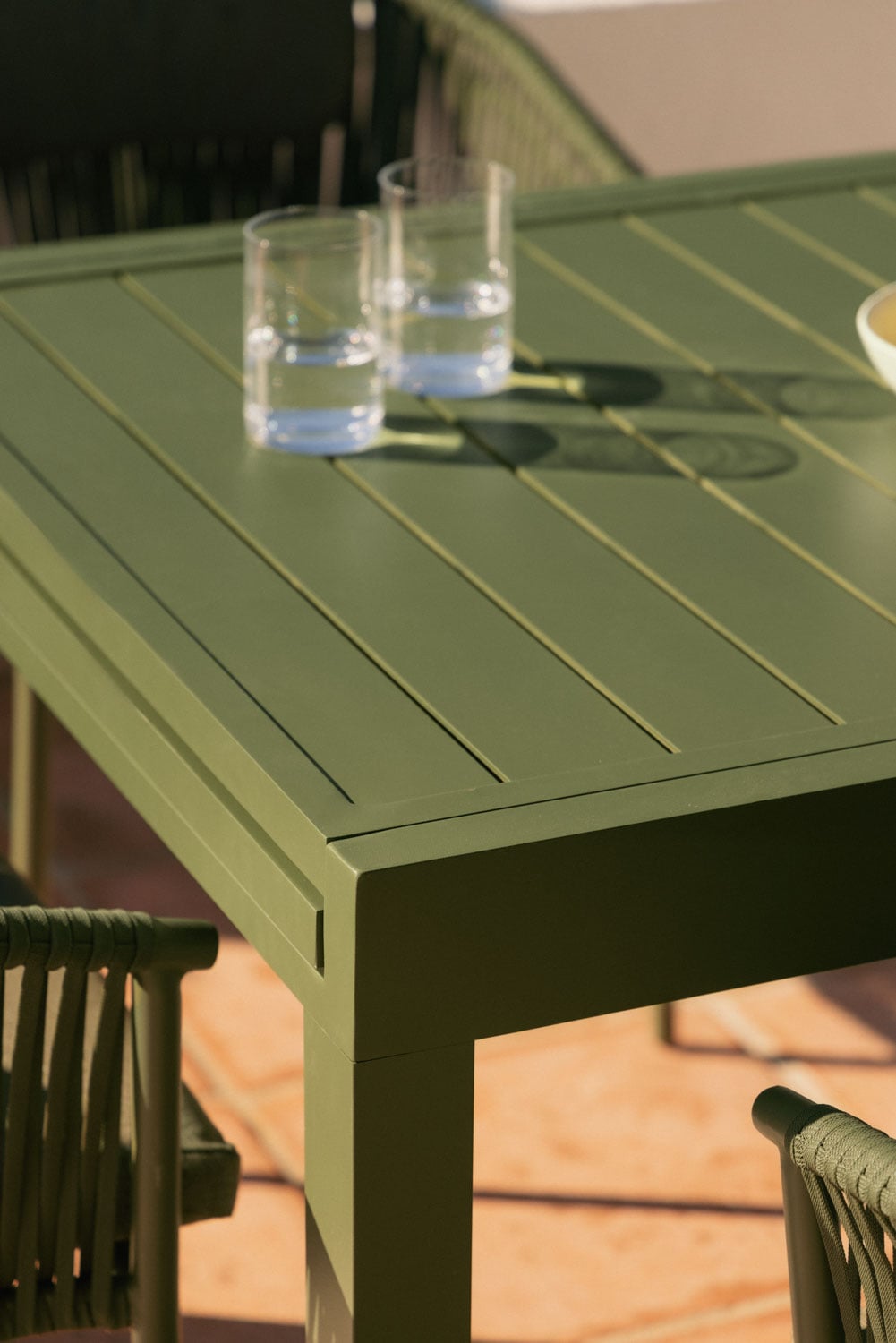 Set da tavolo rettangolare 90-180x90 cm allungabile Starmi e 4 sedie da giardino impilabili in alluminio e corda intrecciata Ond, immagine della galleria 2