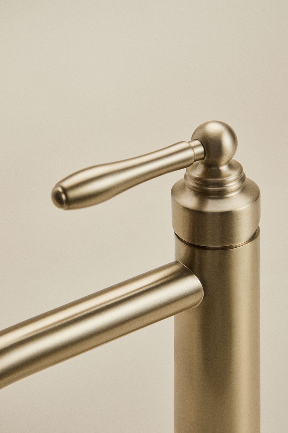 Rubinetto per lavabo in ottone Alejandra, immagine della galleria 2
