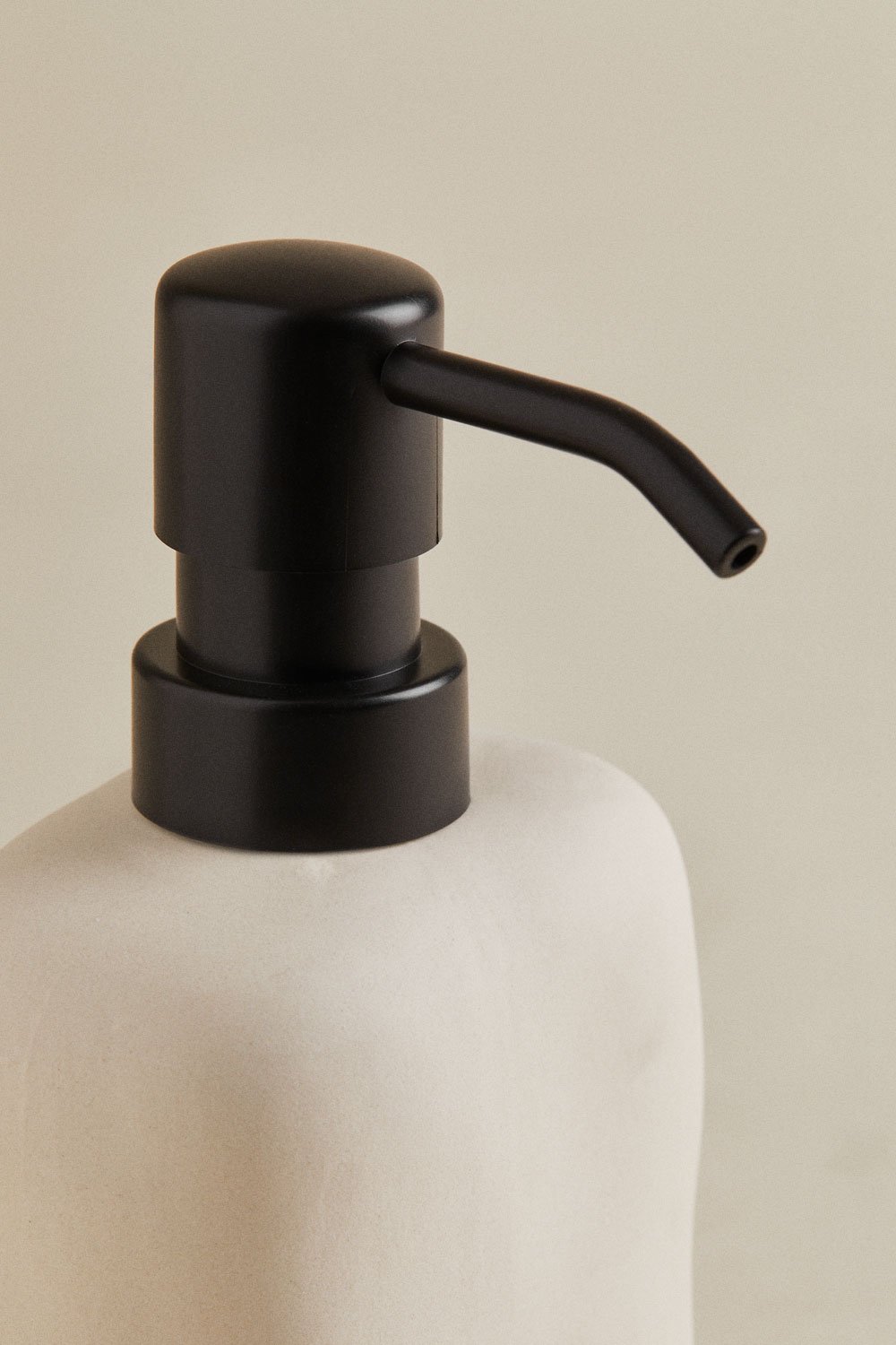 Set da bagno in gres beige crema Ganela, immagine della galleria 3