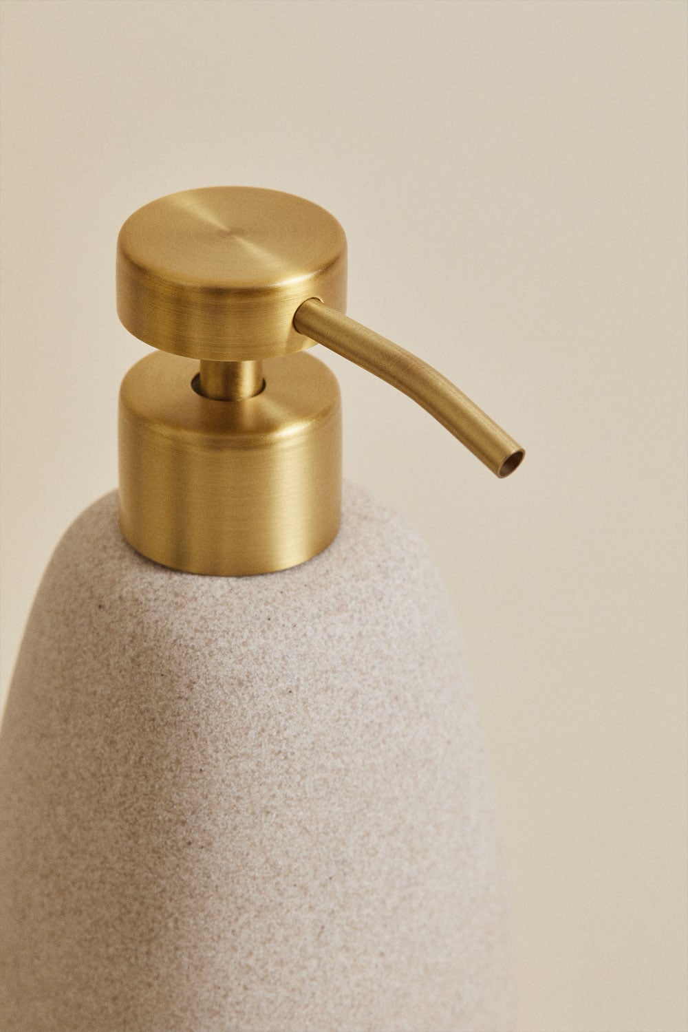 Set da bagno in resina beige tapioca Yegro, immagine della galleria 3