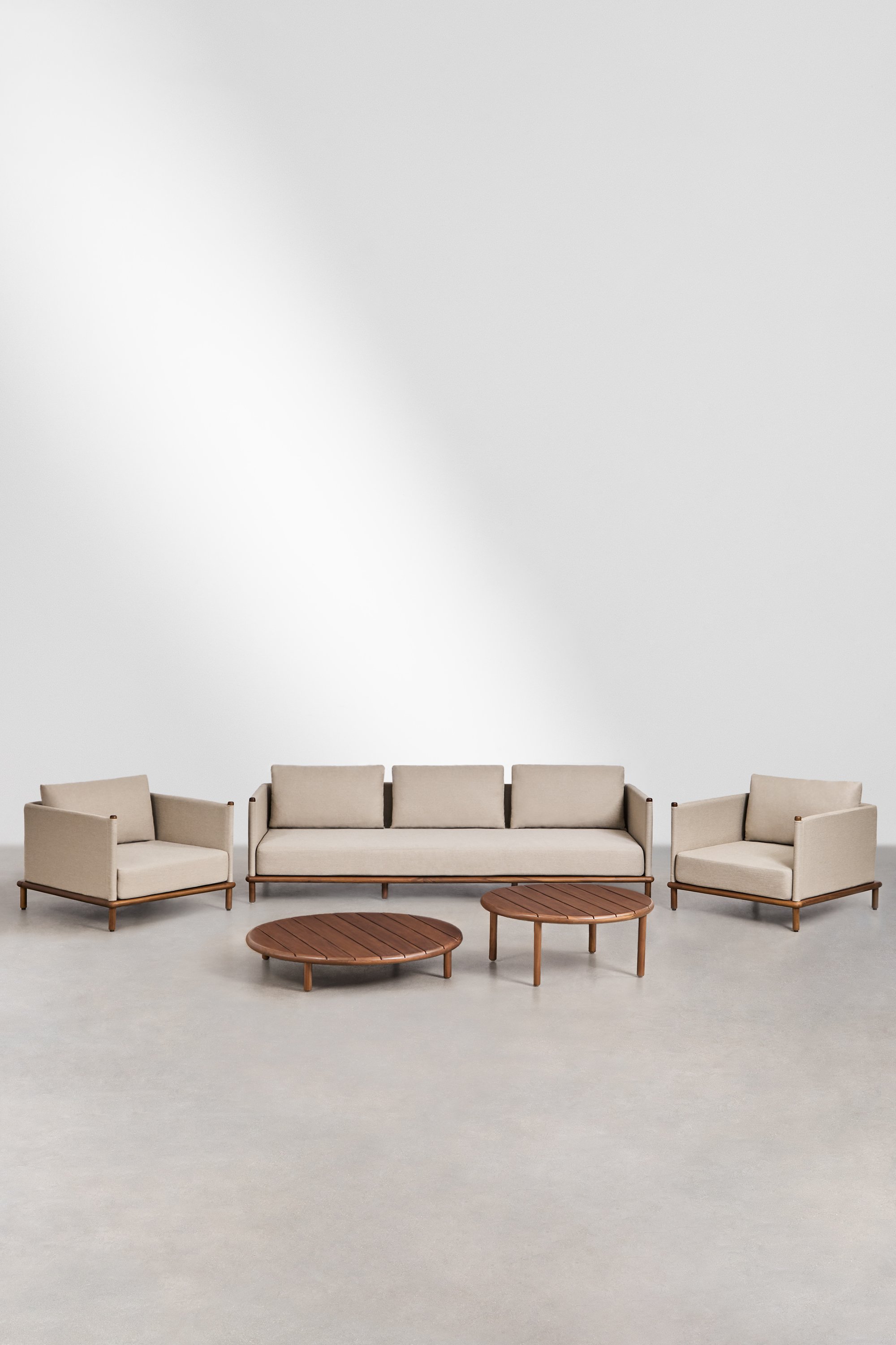Set da giardino con divano a 3 posti, 2 poltrone e 2 tavolini rotondi in legno di acacia Olivia, immagine della galleria 1
