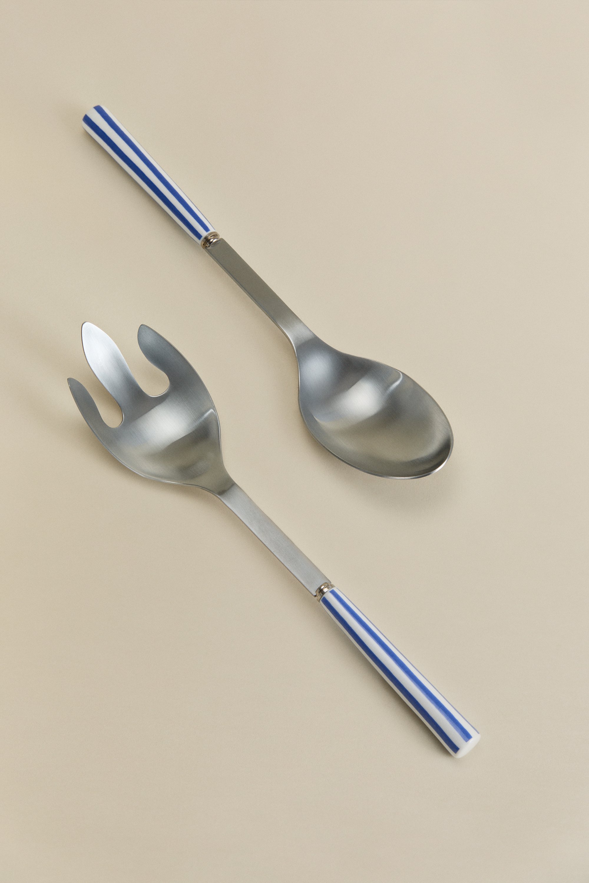 Set di 2 posate per insalata in acciaio inossidabile e ceramica Ireli, immagine della galleria 2