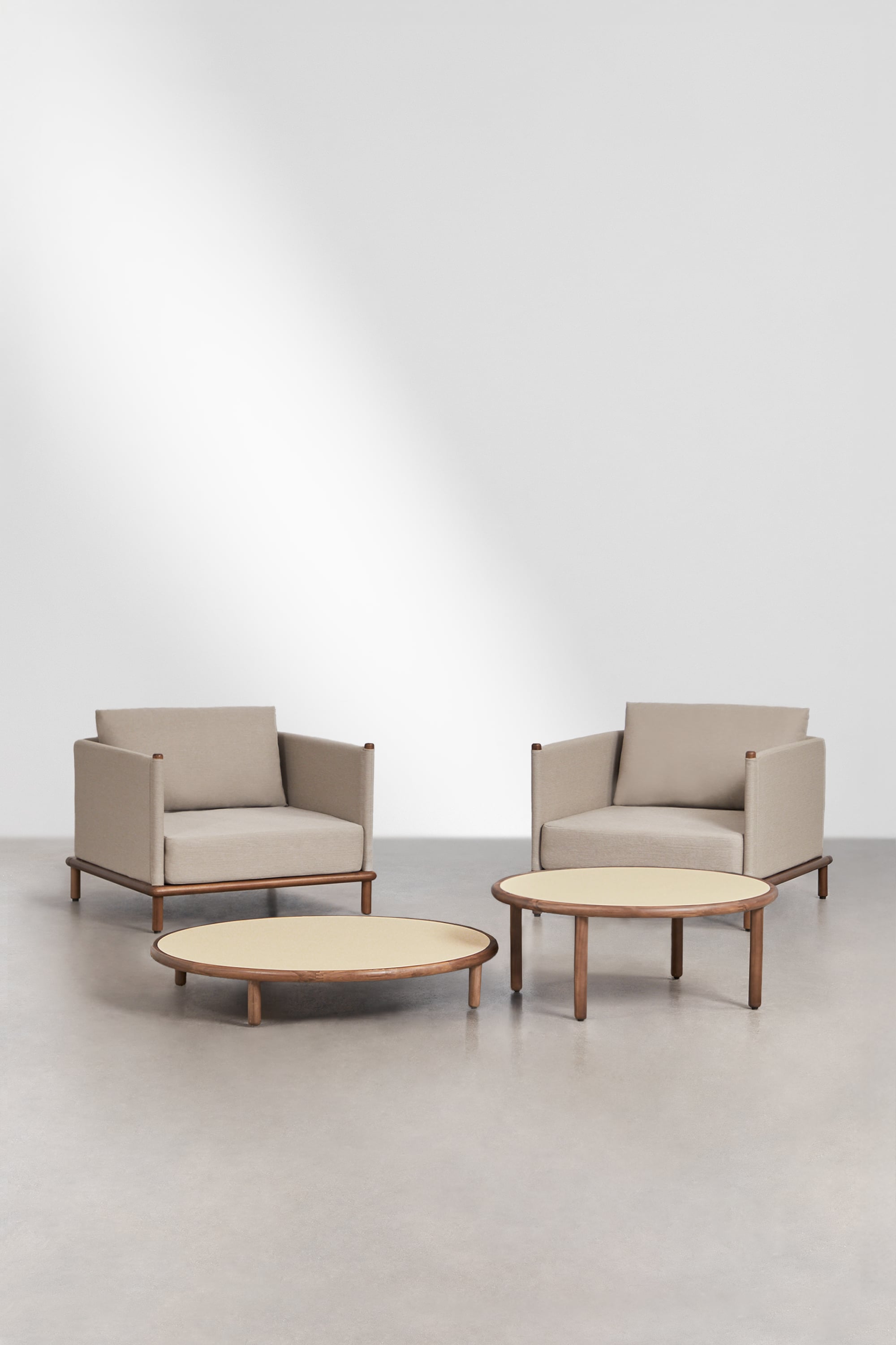 Set da giardino con 2 poltrone e 2 tavolini rotondi in legno di acacia Olivia, immagine della galleria 2