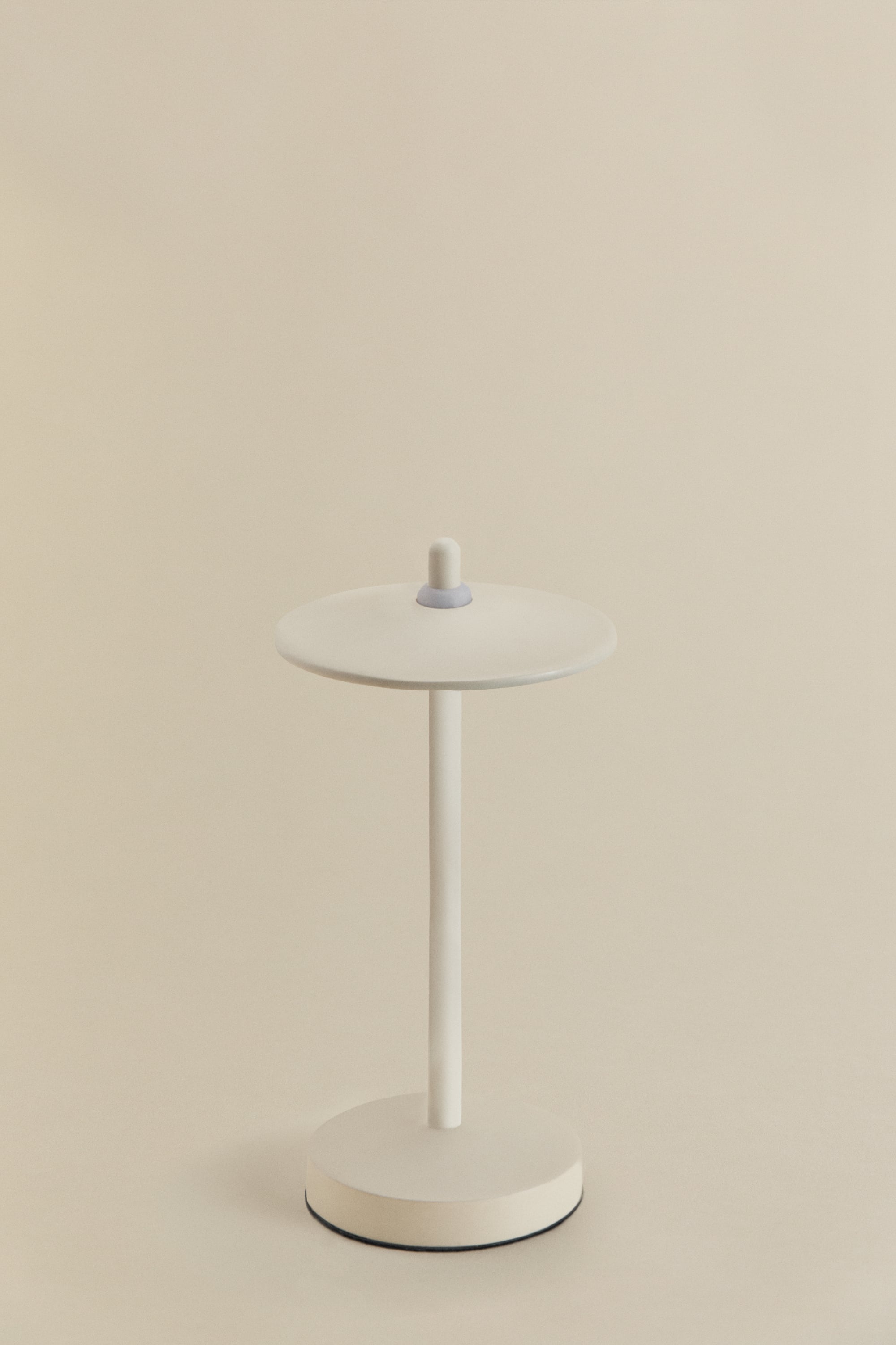 Lampada da tavolo LED wireless per esterni in ferro Zuniga, immagine della galleria 1