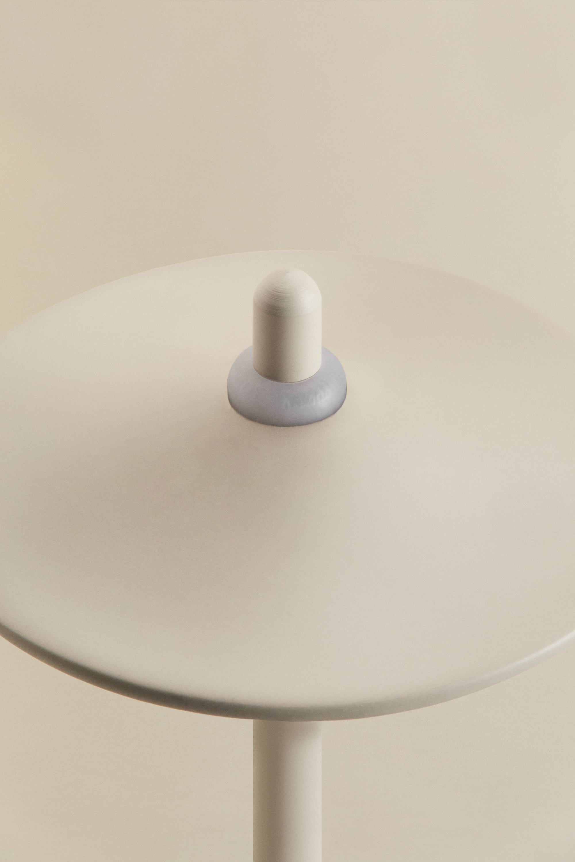 Lampada da tavolo LED wireless per esterni in ferro Zuniga, immagine della galleria 3