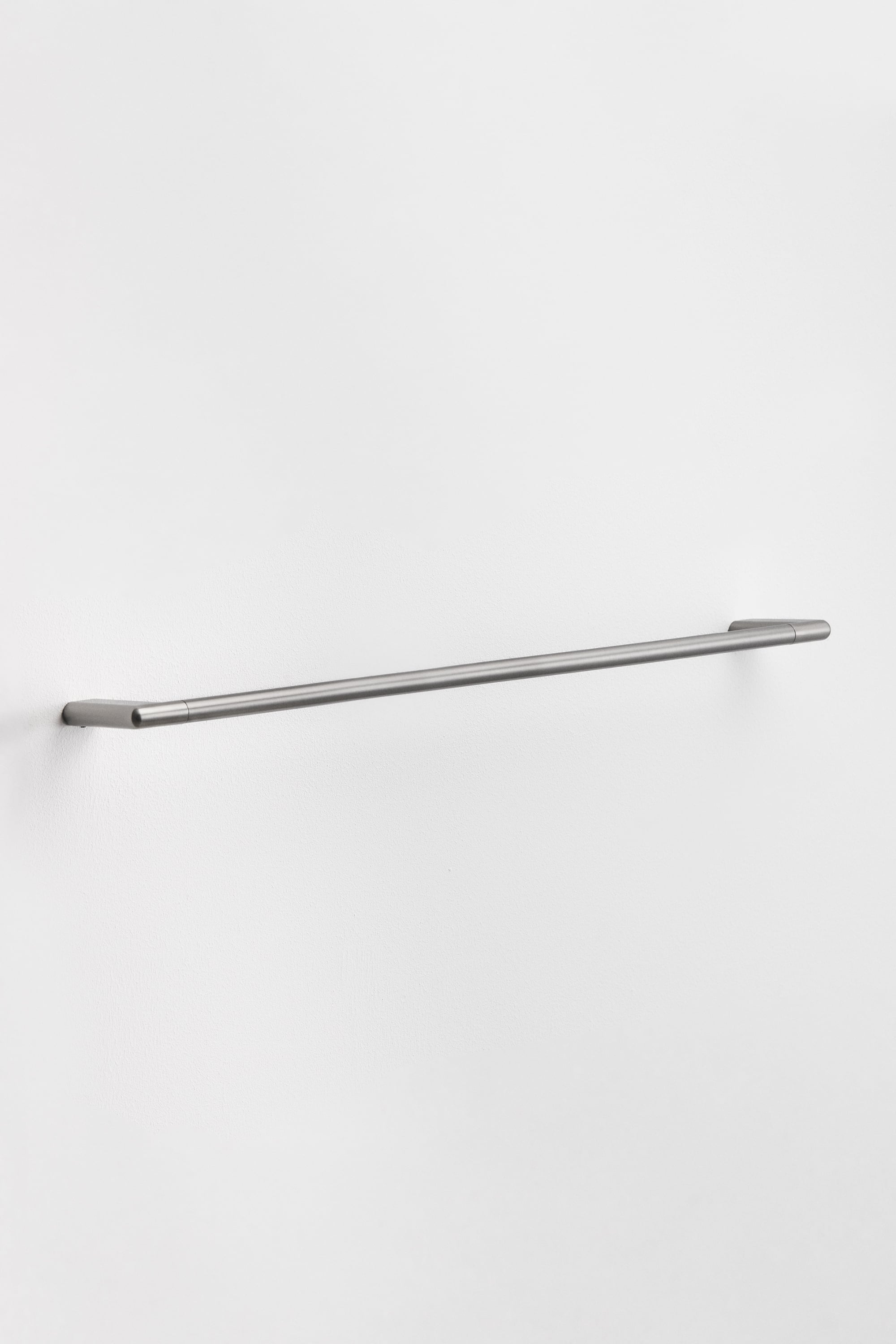 Toallero da parete con barra 60 cm per bagno in acciaio inox Rovent, immagine della galleria 1