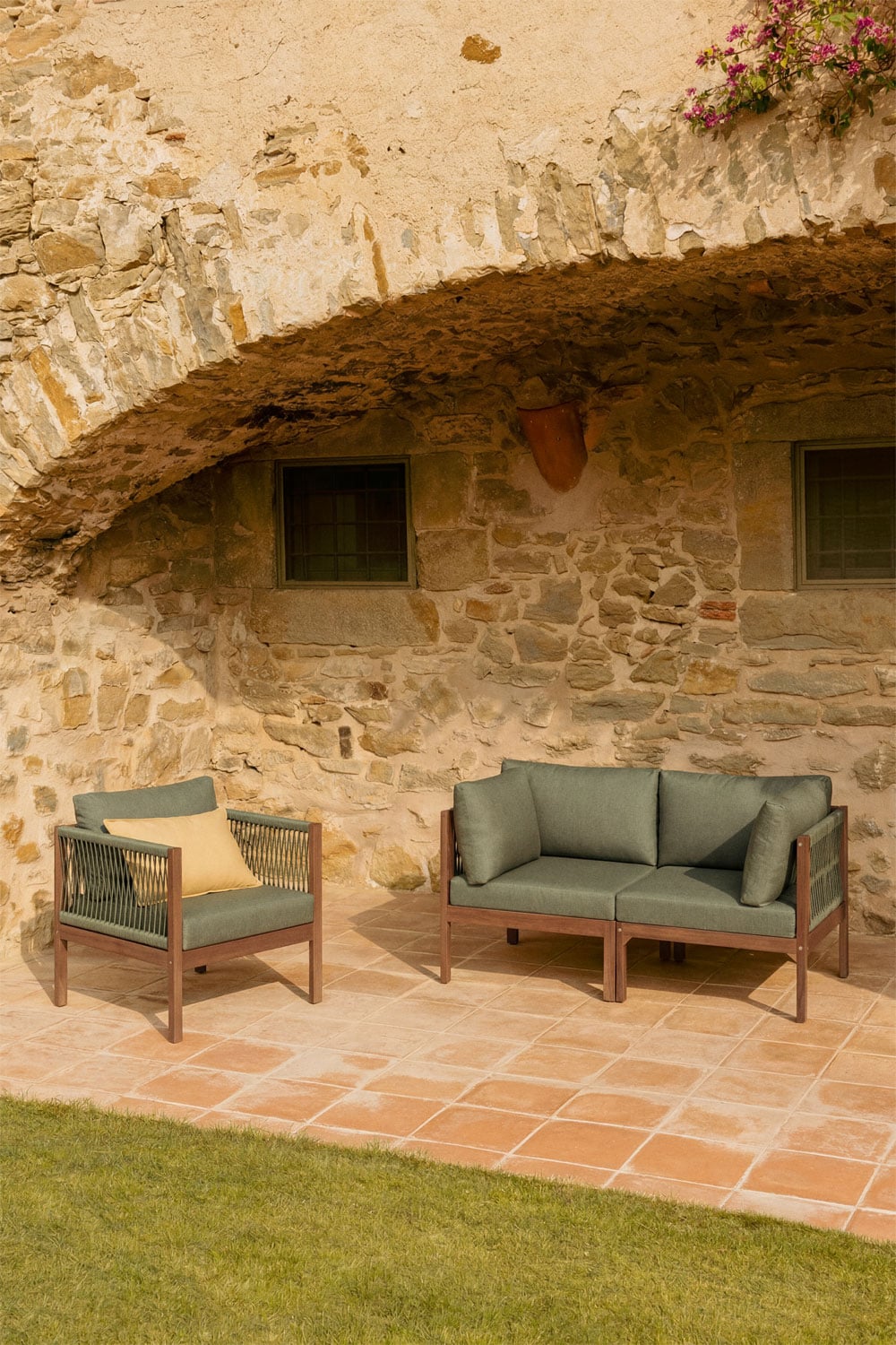 Set da giardino con divano modulare a 2 pezzi con braccioli e poltrona in legno di acacia Branson, immagine della galleria 1