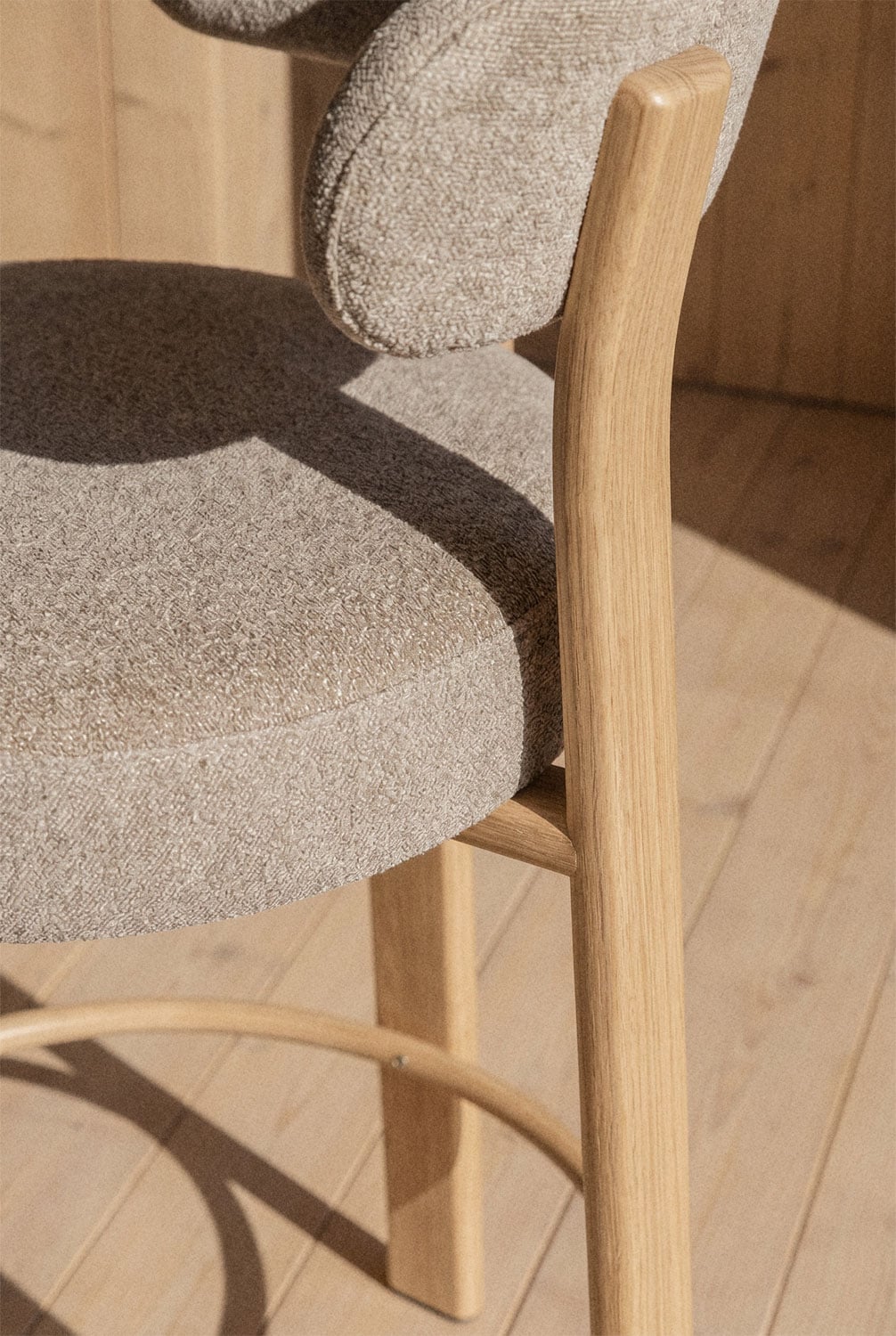 Sgabello alto con schienale in tessuto chenille e ferro Jolie, immagine della galleria 2