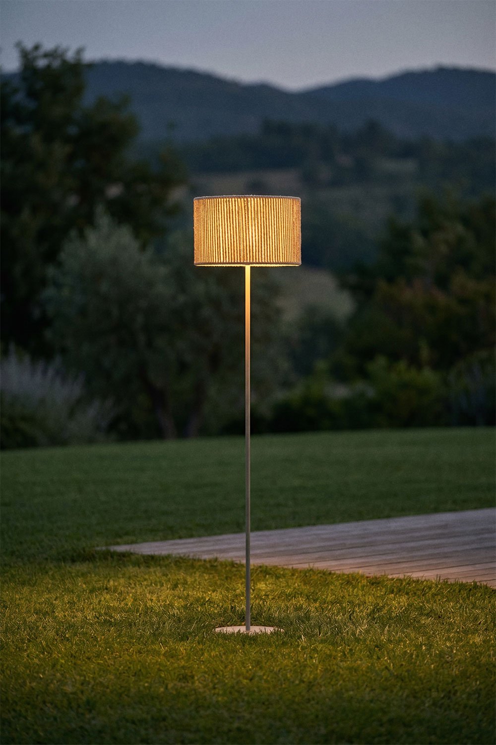 Lampada da terra solare LED wireless per esterni in ferro e corda intrecciata Krabi, immagine della galleria 1